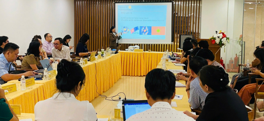 Bộ Công Thương tăng cường hướng dẫn triển khai phân cấp, phân quyền trong lĩnh vực xuất xứ hàng hóa
