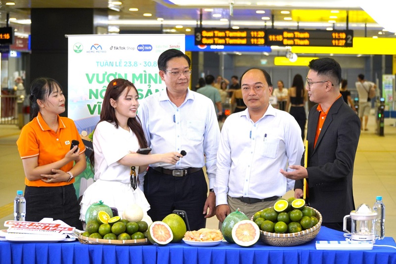 Nông sản Vĩnh Long rực cháy trên sóng livestream: hơn 50 tấn tiêu thụ ngay trong ngày đầu tiên